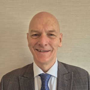 Prof. Dr. Chris Elliott